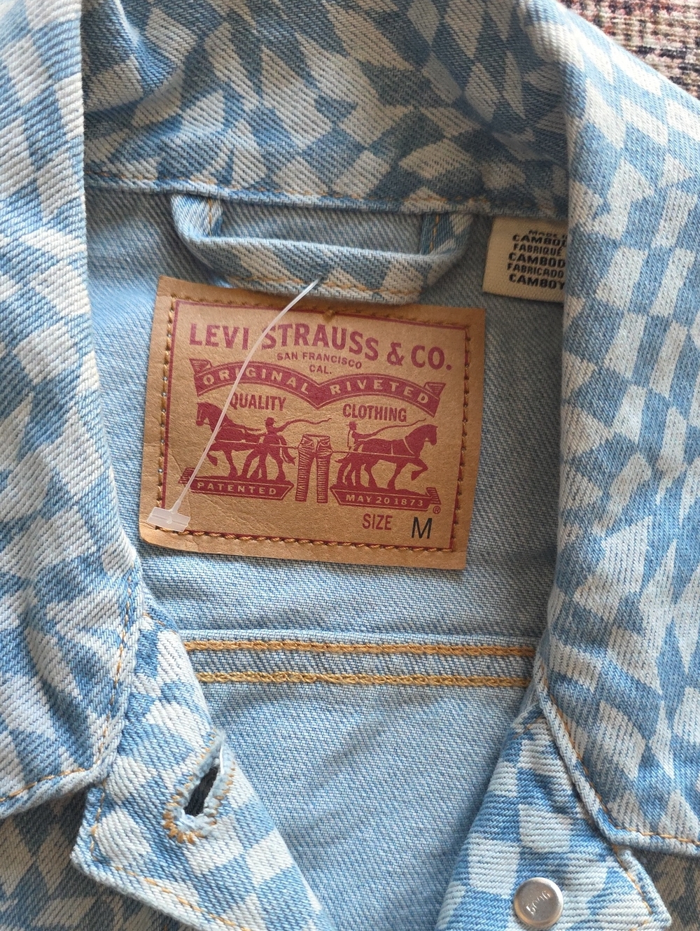 LEVI'S | $90 Harper Geo Trucker Denim Jacket - Picture 7 of 10